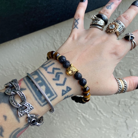 Black lava rock & tiger eye panther bead bracelet - Picture 5 of 12